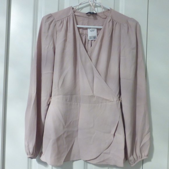 LE-CHATEAU light pink long sleeve v-neck blouse - Picture 4 of 12